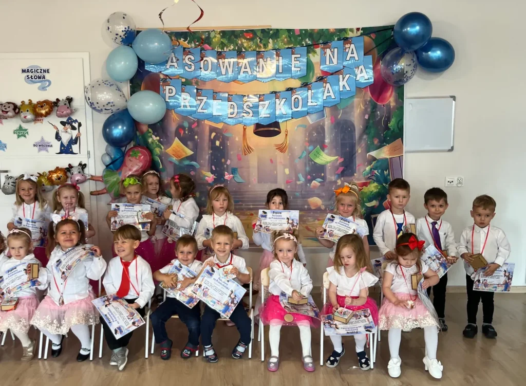 Zdjęcie grupowe dzieci z przedszkola