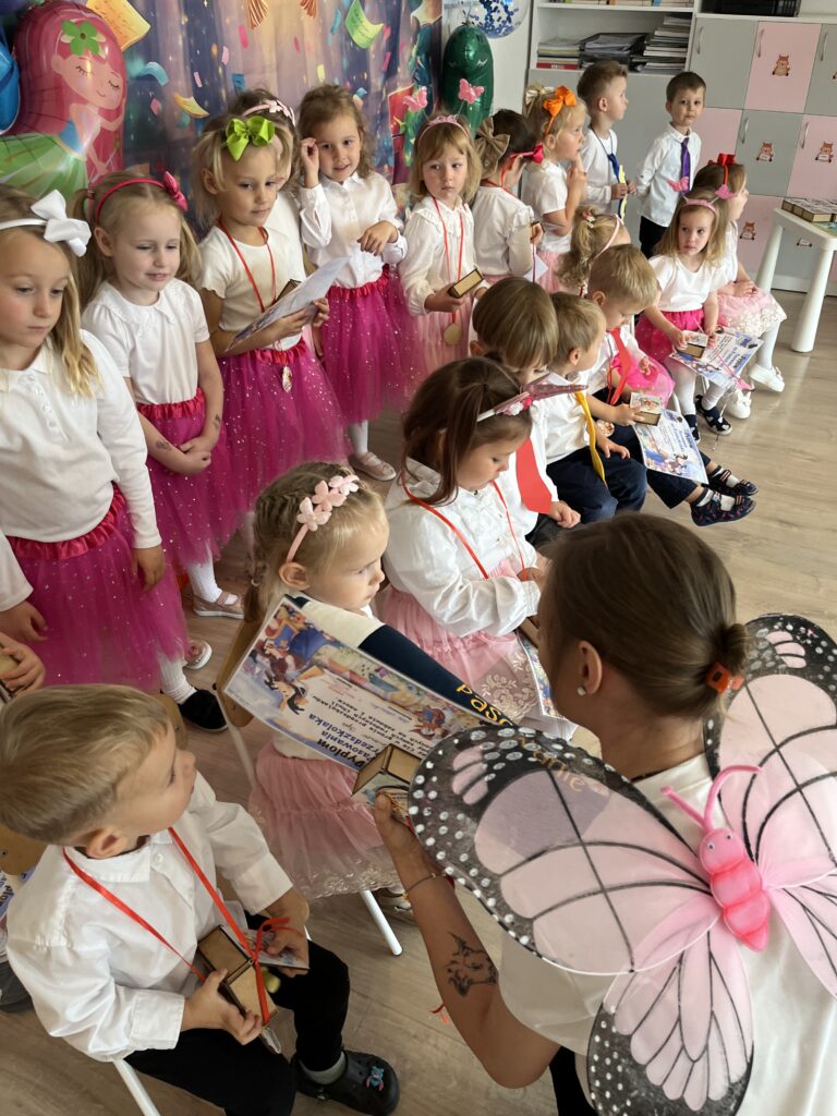 Zdjęcie grupy przedszkolnej