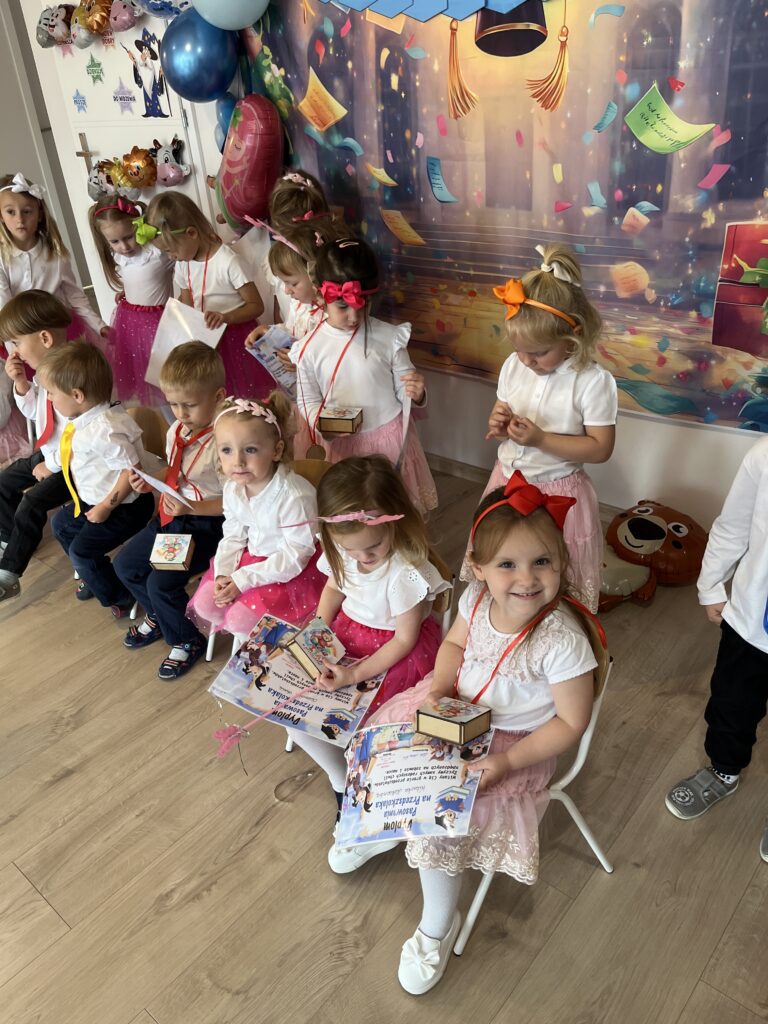 Zdjęcie grupy przedszkolnej